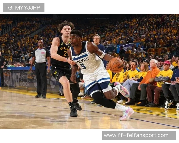 爱德华兹谈与兰德尔的默契配合新赛季展现更多精彩瞬间 爱德华兹谈与兰德尔的默契配合新赛季展现更多精彩瞬间