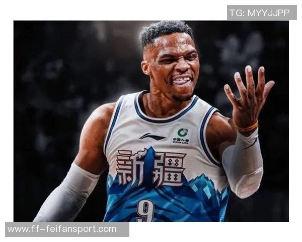 威少训练馆挥汗如雨新赛季去向仍悬而未决引发球迷热议