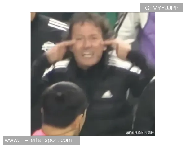 全北助教疑似做拉眼角动作引发争议裁判协会指控种族歧视 全北助教疑似做拉眼角动作引发争议裁判协会指控种族歧视