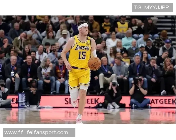 小里弗斯称赞爱德华兹本赛季表现被低估强调其始终保持高水平竞技状态 小里弗斯称赞爱德华兹本赛季表现被低估强调其始终保持高水平竞技状态