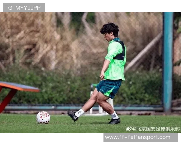 冬训期间三名外租球员与五名U21小将齐聚球队共同备战新赛季